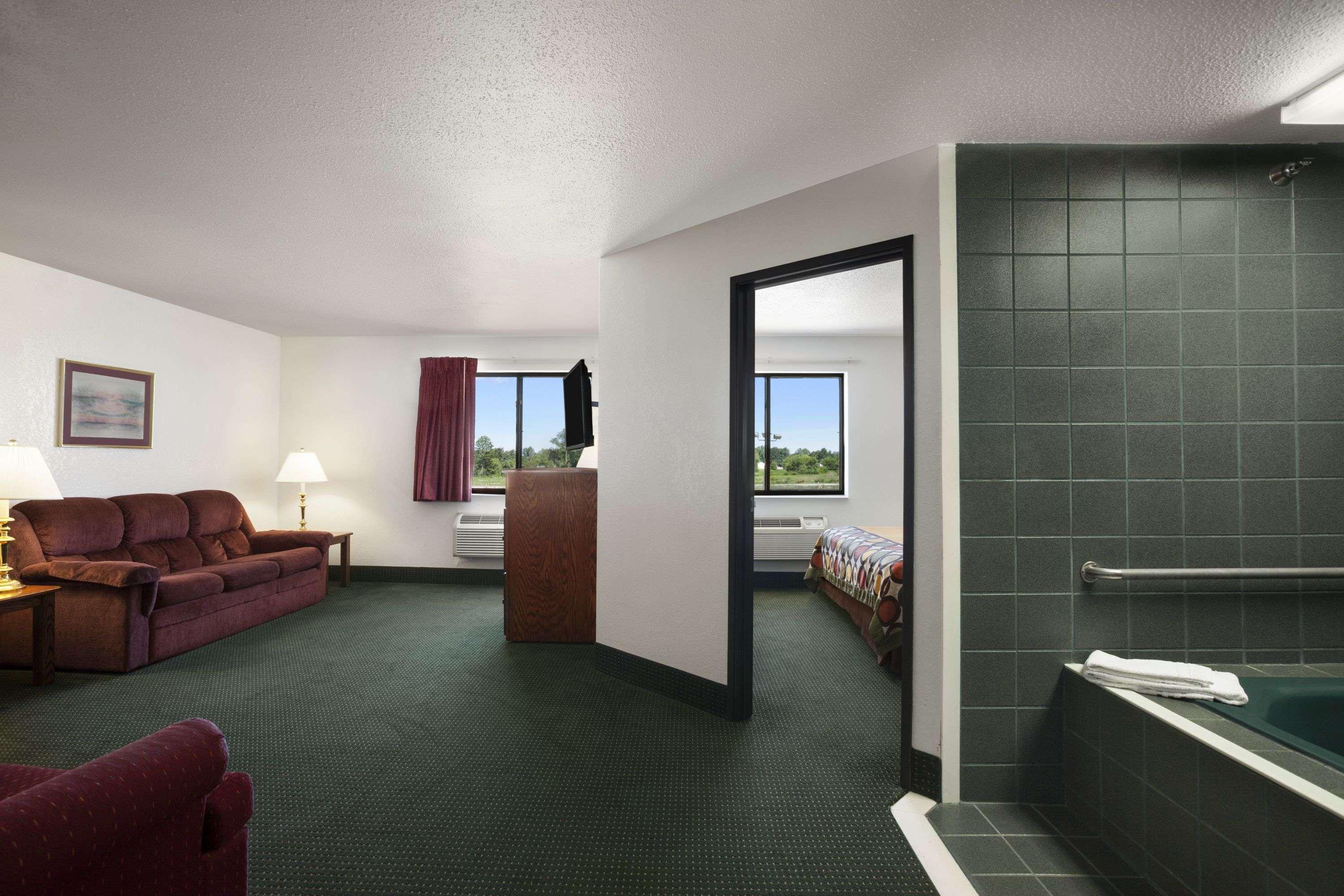 Super 8 By Wyndham Bowling Green Exterior photo