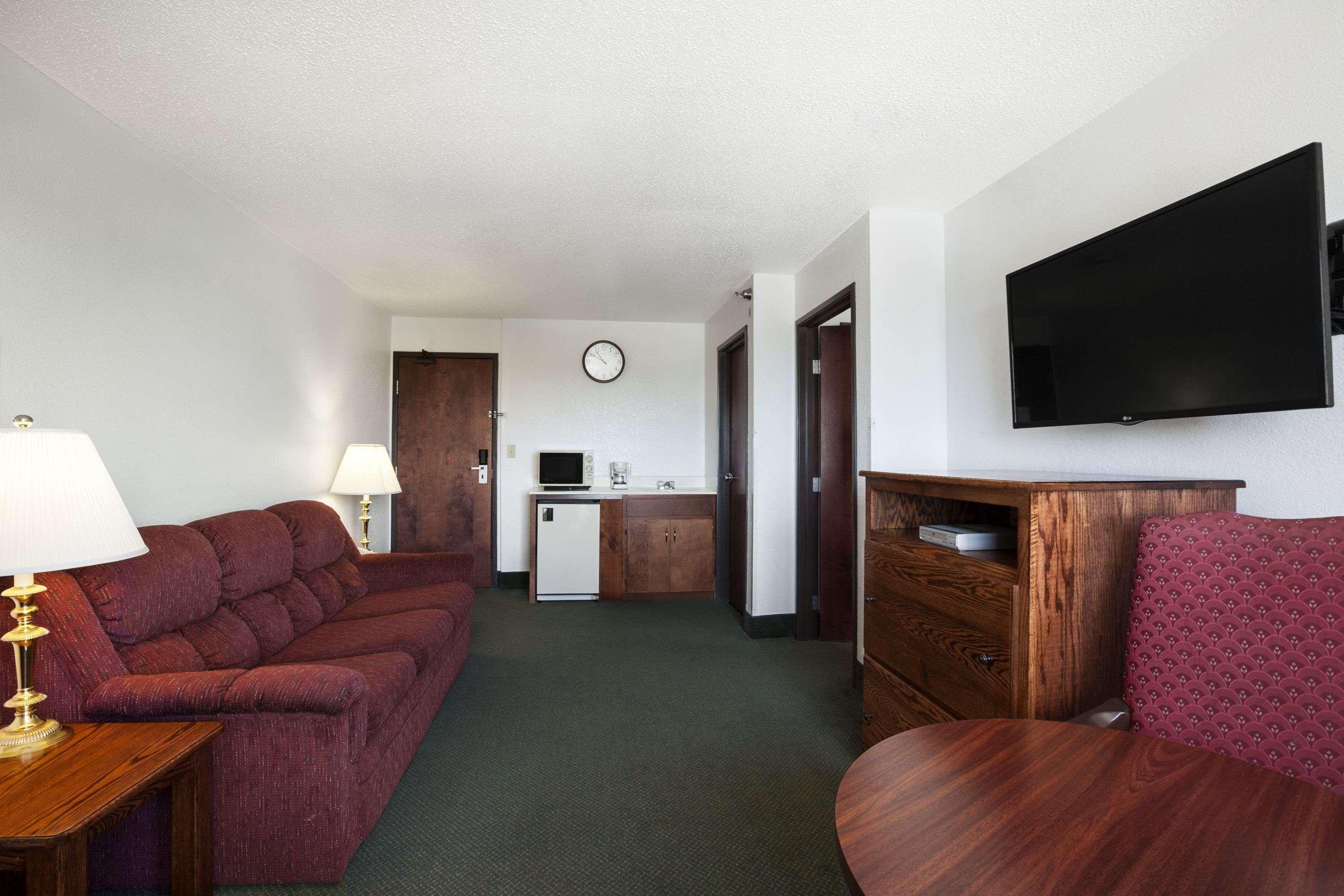 Super 8 By Wyndham Bowling Green Exterior photo