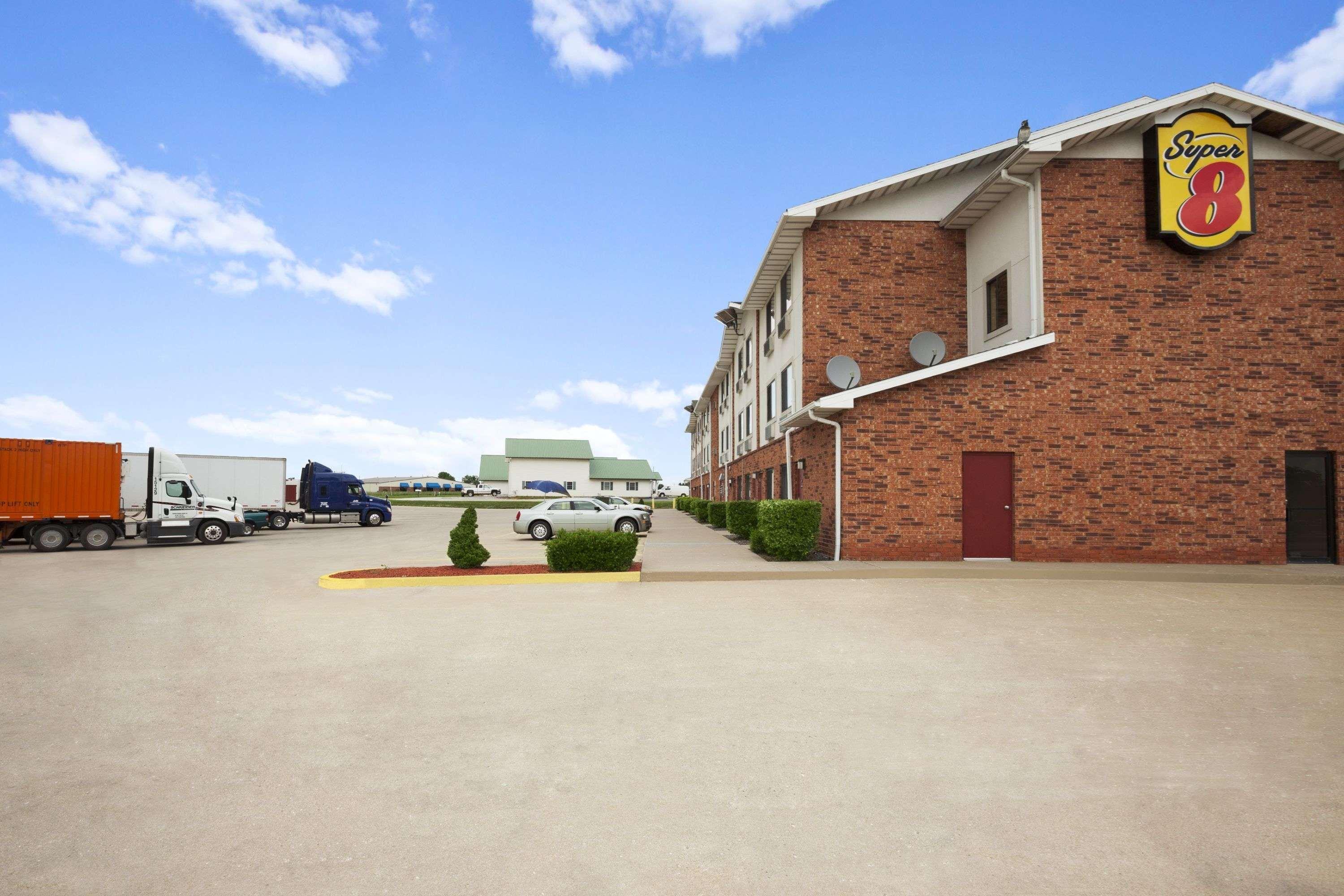 Super 8 By Wyndham Bowling Green Exterior photo